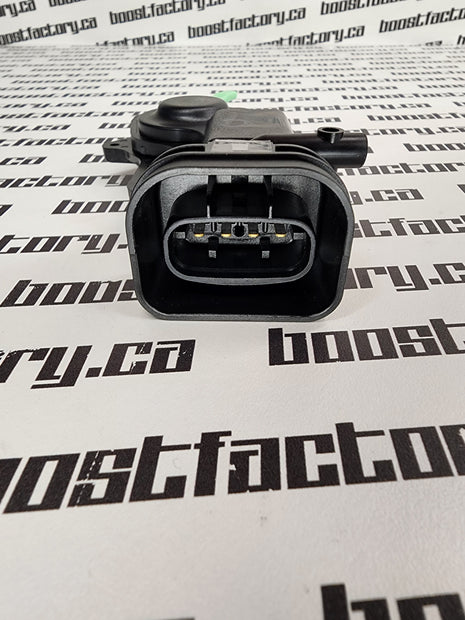 Genuine Nissan R34 Sedan 4S Auto Front Door Lock Actuator - 80553-AA000 / 80552-AA300