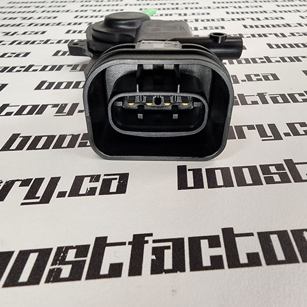 Genuine Nissan R34 Sedan 4S Auto Front Door Lock Actuator - 80553-AA000 / 80552-AA300