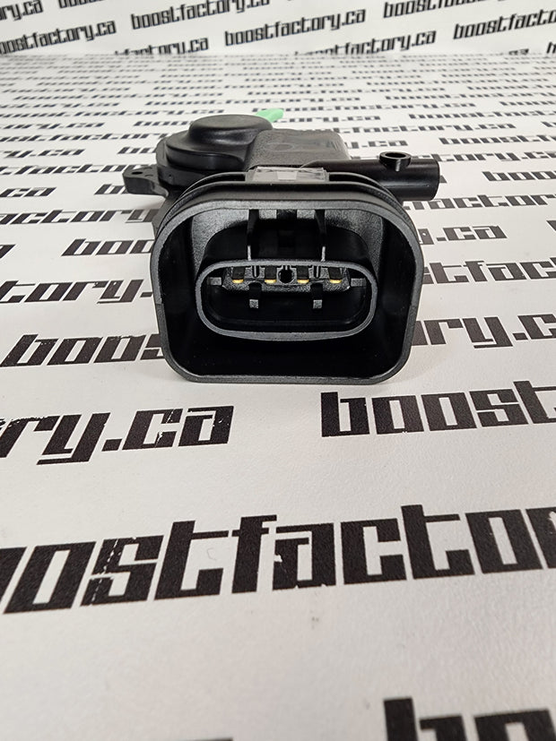 Genuine Nissan R34 Sedan 4S Auto Front Door Lock Actuator - 80553-AA000 / 80552-AA300